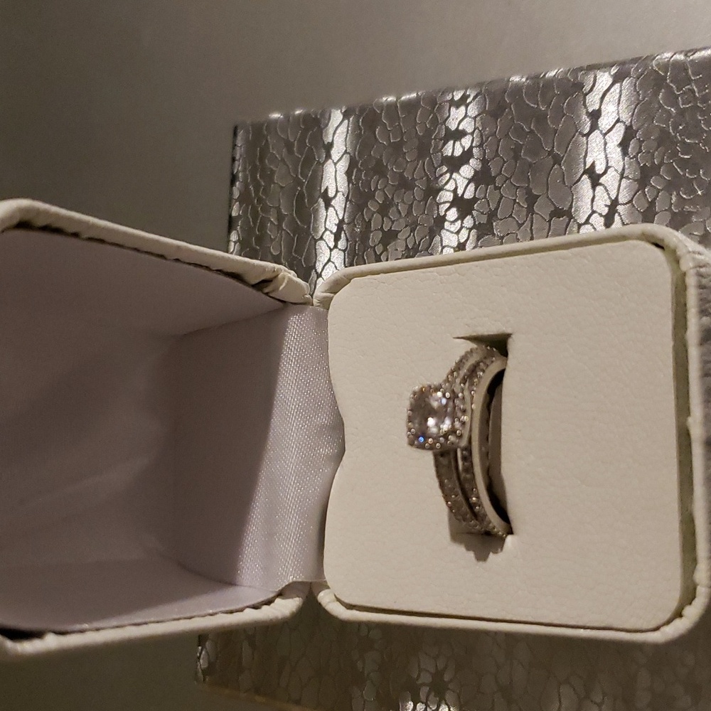 Belk 1.5 cttw Created White Sapphire Halo 3pc Bridal set Sterling Silver size 9